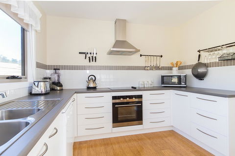 Catherine Lodge Farm Gate Cottages - Dalby Accommodation 1