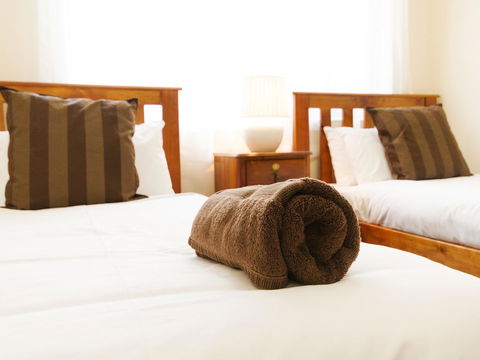 Catherine Lodge Farm Gate Cottages - Dalby Accommodation 0