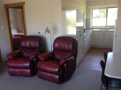 Willaway Motel Apartments - Dalby Accommodation 4