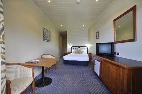 Strahan Village - Dalby Accommodation 19