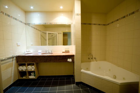 Strahan Village - Dalby Accommodation 34