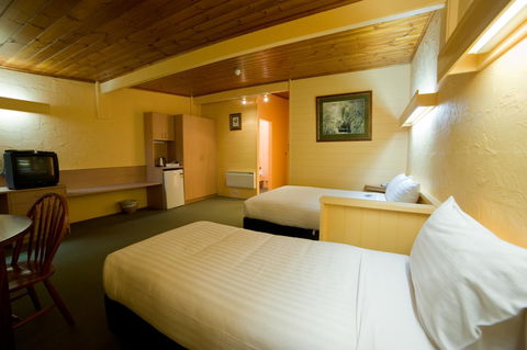 Strahan Village - Dalby Accommodation 41