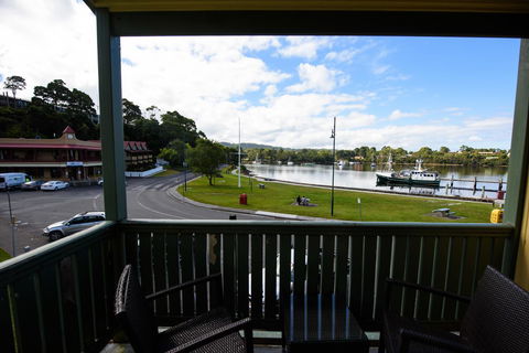 Strahan Village - Dalby Accommodation 21