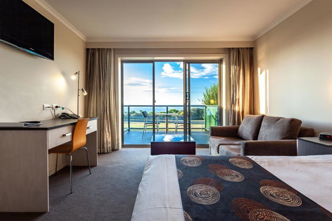 Beachfront Bicheno - Dalby Accommodation 0