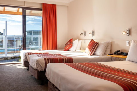 Beachfront Bicheno - Dalby Accommodation 2