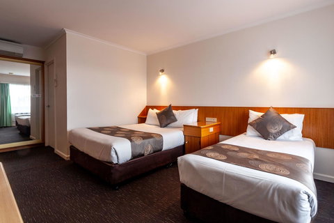 Beachfront Bicheno - Dalby Accommodation 11