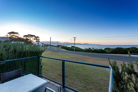 Beachfront Bicheno - Dalby Accommodation 10
