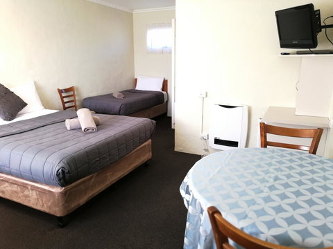 Wintersun Gardens Motel - Dalby Accommodation 11