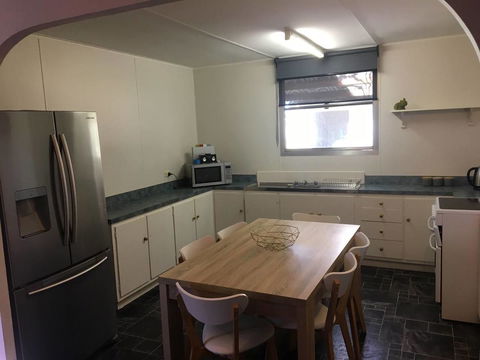Harvey House - Dalby Accommodation 8