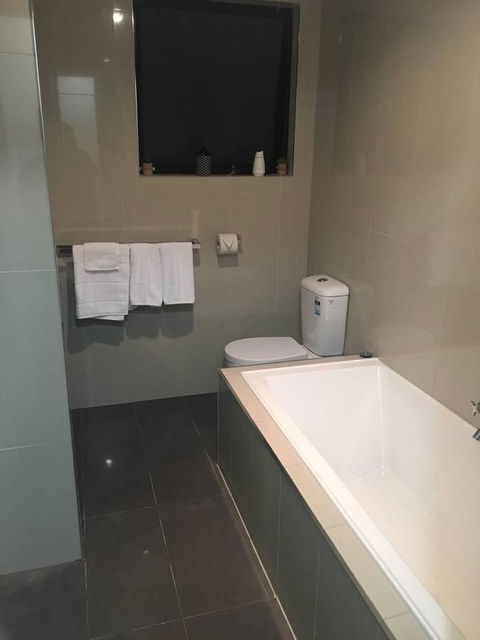 Harvey House - Dalby Accommodation 14