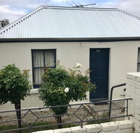 Omaroo House - panoramic water views - Dalby Accommodation