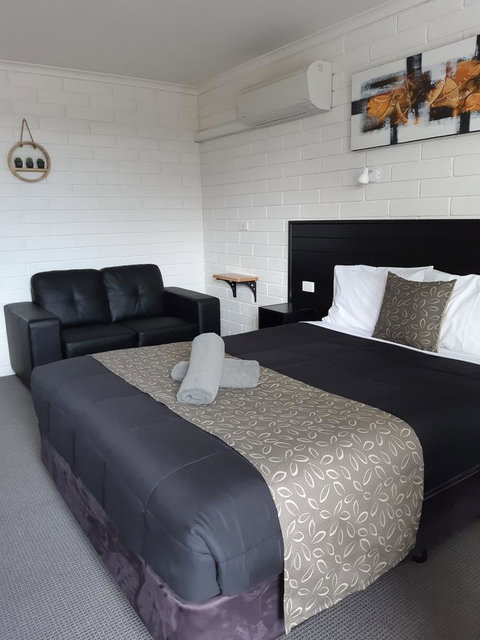 Anchor Wheel Motel - Dalby Accommodation 0