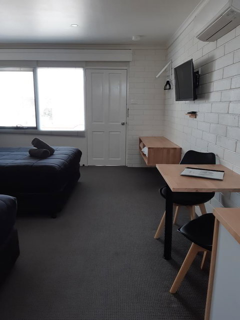 Anchor Wheel Motel - Dalby Accommodation 7