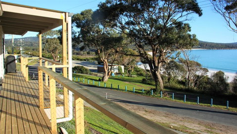 KINGFISHER COTTAGE Beachfront At The Binalong Bay - Dalby Accommodation 8