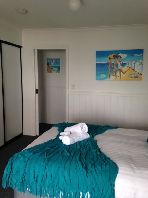 KINGFISHER COTTAGE Beachfront At The Binalong Bay - Dalby Accommodation 25