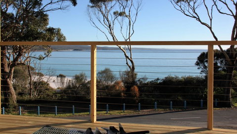 KINGFISHER COTTAGE Beachfront At The Binalong Bay - Dalby Accommodation 6