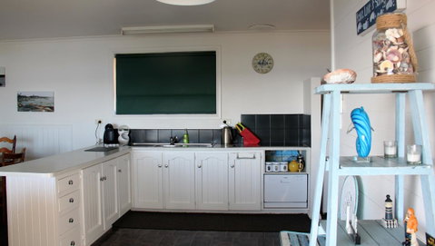 KINGFISHER COTTAGE Beachfront At The Binalong Bay - Dalby Accommodation 20