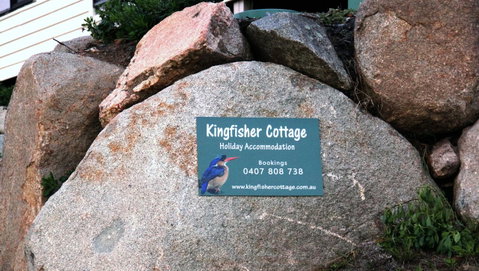 KINGFISHER COTTAGE Beachfront At The Binalong Bay - Dalby Accommodation 15