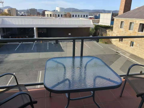 Battery Point Apartment With Car Park - Dalby Accommodation 4