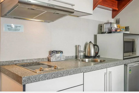 Battery Point Apartment With Car Park - Dalby Accommodation 7
