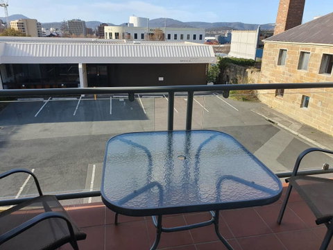 Battery Point Apartment With Car Park - Dalby Accommodation 11