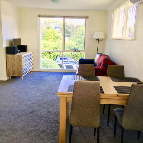 4 At 8 Townhouse Newcastle St - Dalby Accommodation 12