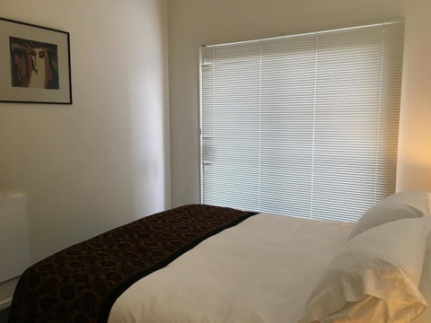 4 At 8 Townhouse Newcastle St - Dalby Accommodation 6