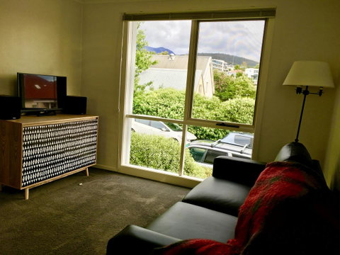 4 At 8 Townhouse Newcastle St - Dalby Accommodation 7