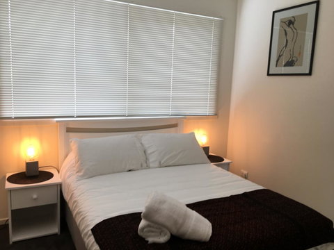 4 At 8 Townhouse Newcastle St - Dalby Accommodation 2