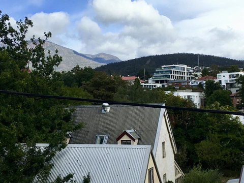 4 At 8 Townhouse Newcastle St - Dalby Accommodation 0