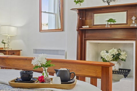 Cygnet Old Bank - Dalby Accommodation 10