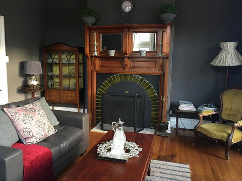 Cygnet Old Bank - Dalby Accommodation 40