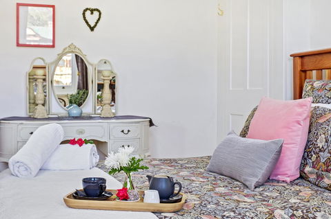Cygnet Old Bank - Dalby Accommodation 9