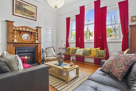Cygnet Old Bank - Dalby Accommodation 15