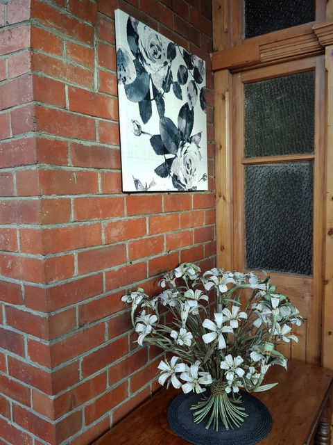 Cygnet Old Bank - Dalby Accommodation 34