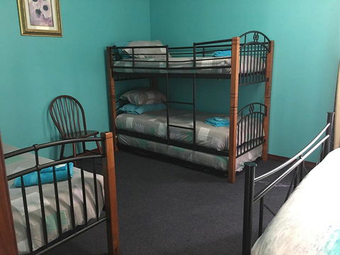 Blue Wren Bungalow - Dalby Accommodation 9