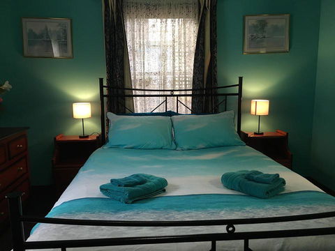 Blue Wren Bungalow - Dalby Accommodation 3