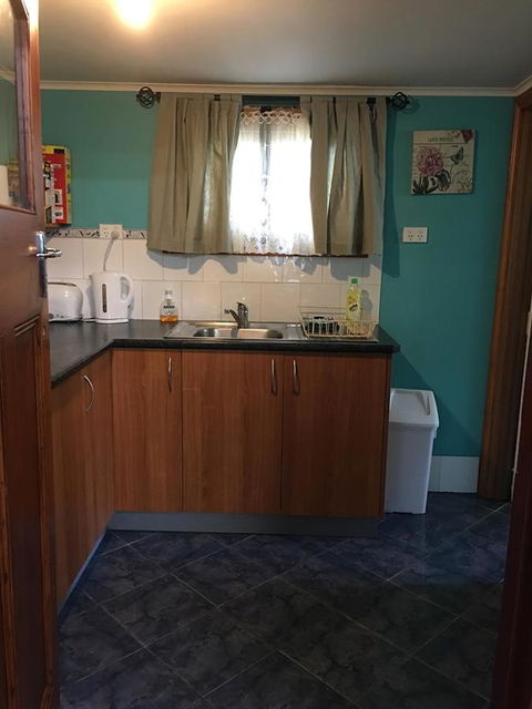 Blue Wren Bungalow - Dalby Accommodation 2