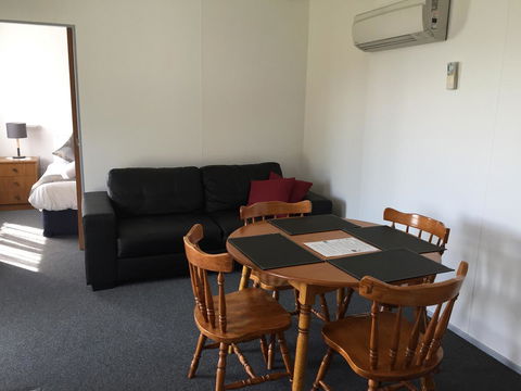 Regatta Point Tavern & Holiday Villas - Dalby Accommodation 18