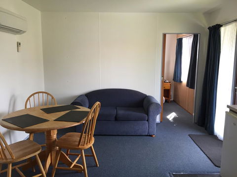 Regatta Point Tavern & Holiday Villas - Dalby Accommodation 21