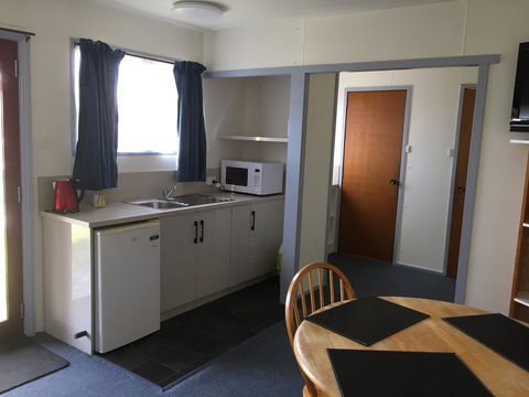 Regatta Point Tavern & Holiday Villas - Dalby Accommodation 1