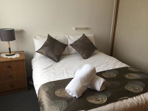Regatta Point Tavern & Holiday Villas - Dalby Accommodation 19