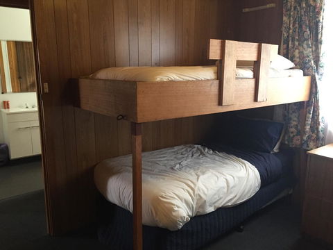 Regatta Point Tavern & Holiday Villas - Dalby Accommodation 4