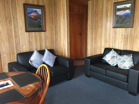 Regatta Point Tavern & Holiday Villas - Dalby Accommodation 11