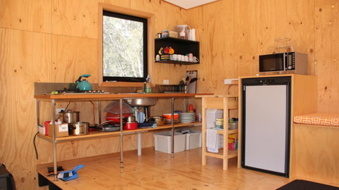 BAY OF FIRES ECO HUT Off Grid Experience At Binalong Bay - Dalby Accommodation 9
