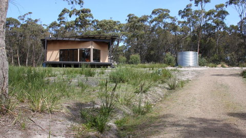 BAY OF FIRES ECO HUT Off Grid Experience At Binalong Bay - Dalby Accommodation 20