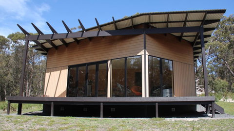 BAY OF FIRES ECO HUT Off Grid Experience At Binalong Bay - Dalby Accommodation 21