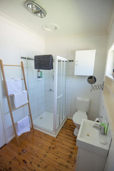 Flora Hill Creek Views - Dalby Accommodation 3