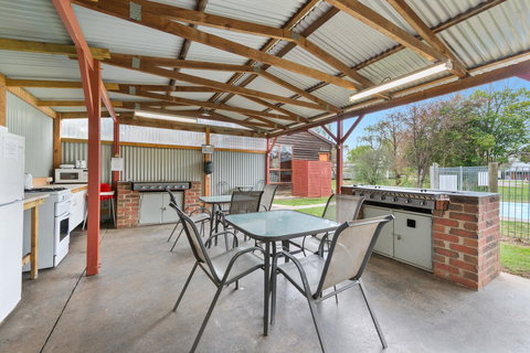 High Country Holiday Park - Dalby Accommodation 31