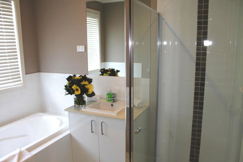 Atarhi Villas - Melbourne - Dalby Accommodation 10
